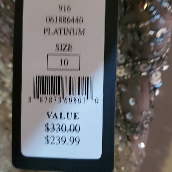 Dress - Picture 5 of 5